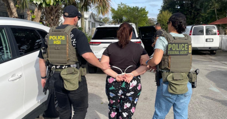 Detienen a una inmigrante al solicitar la ciudadanía estadounidense en Tampa