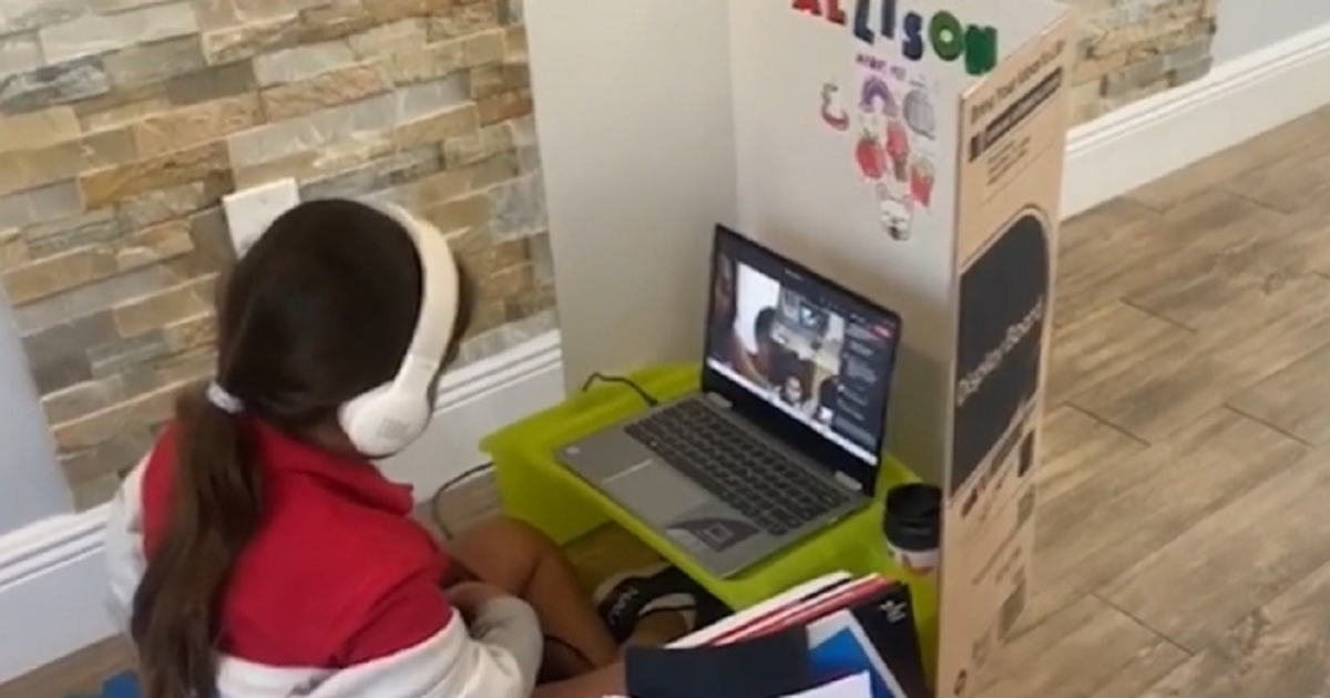 Niña en clase online (imagen de referencia) © Telemundo51