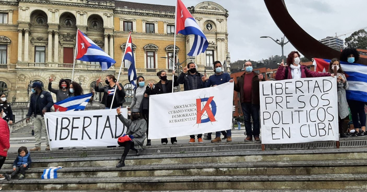 Cubanos y españoles se unieron en Bilbao contra la represión en Cuba © Facebook / Asociación Cubano-Vasca Demokrazia Kubarentzat