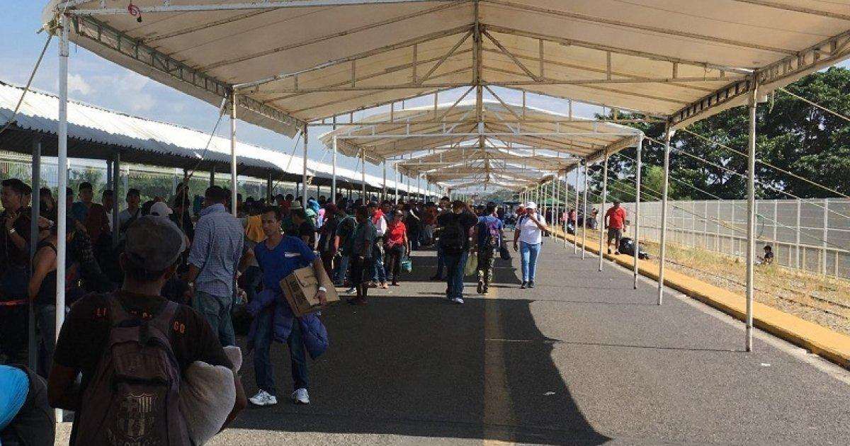 Cruce de inmigrantes en paso fronterizo de México © OIM Centroamérica y Norteamérica / Twitter