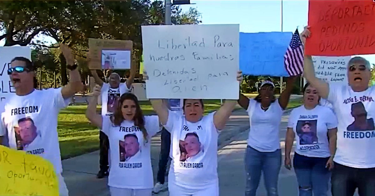 Familiares de migrantes cubanos que permanecen en centros de detención © Captura de video / Telemundo 51
