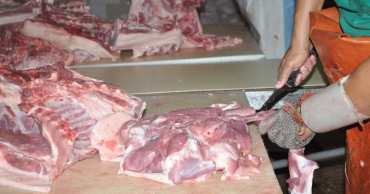 Venta de carne de cerdo en Cuba (Imagen referencial) © Periódico 26