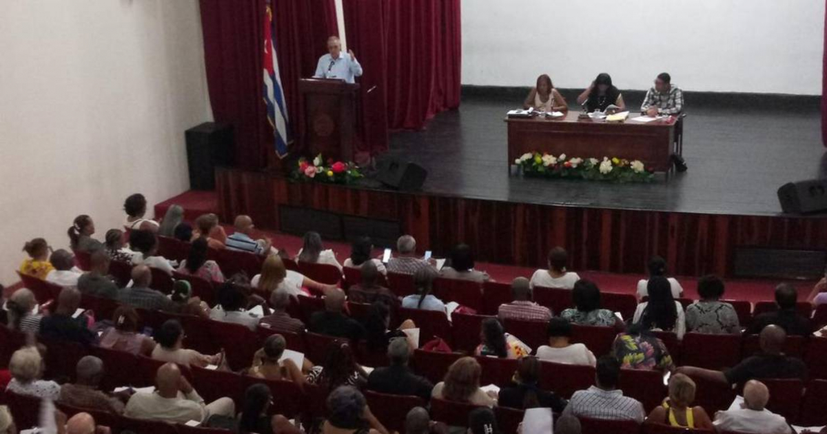 Sale of Charcoal Begins in Santiago de Cuba Amid Ongoing Power Outages