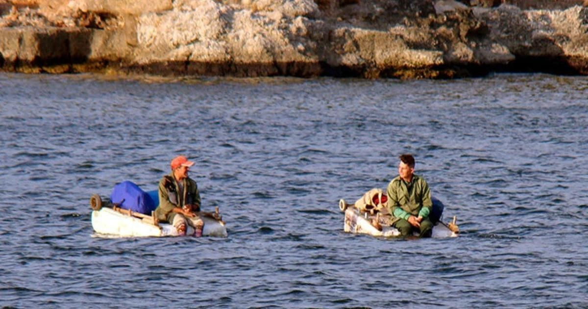 Pescadores en la bahía de Santiago de Cuba © CiberCuba