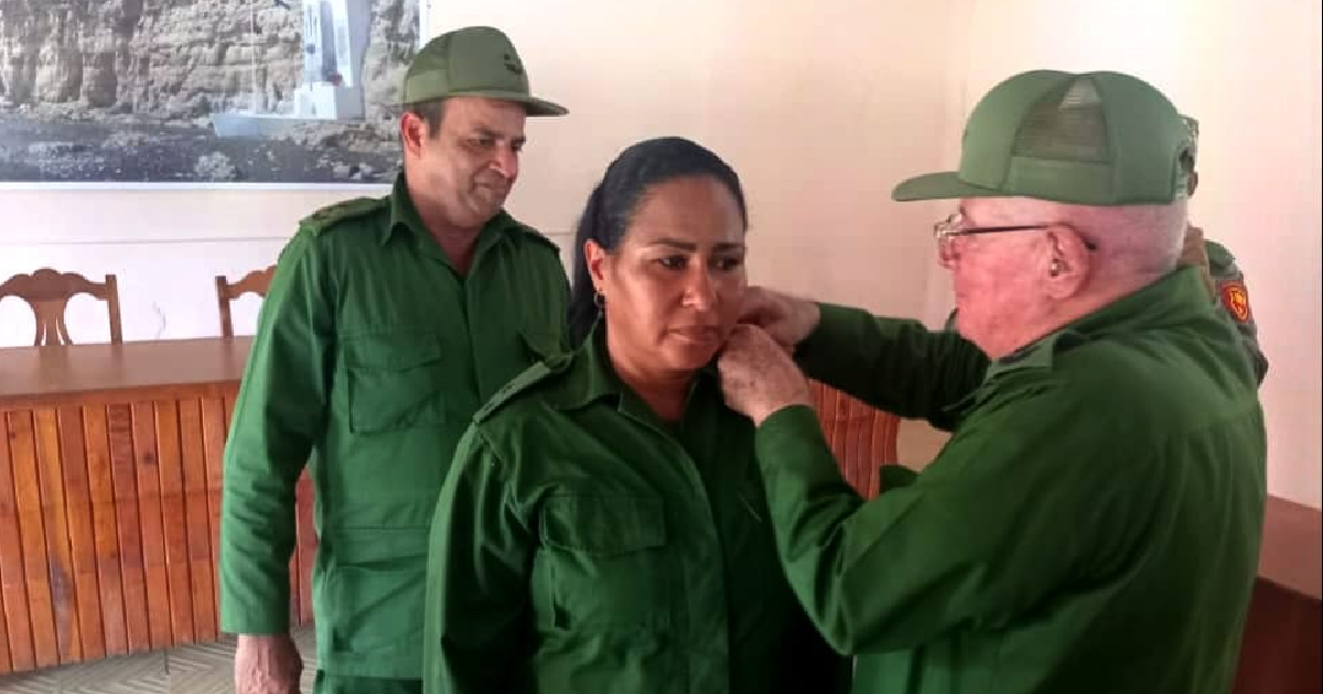 Colonel Rank Bestowed Upon Imías Military Sector Chief by Cuban Armed Forces Minister