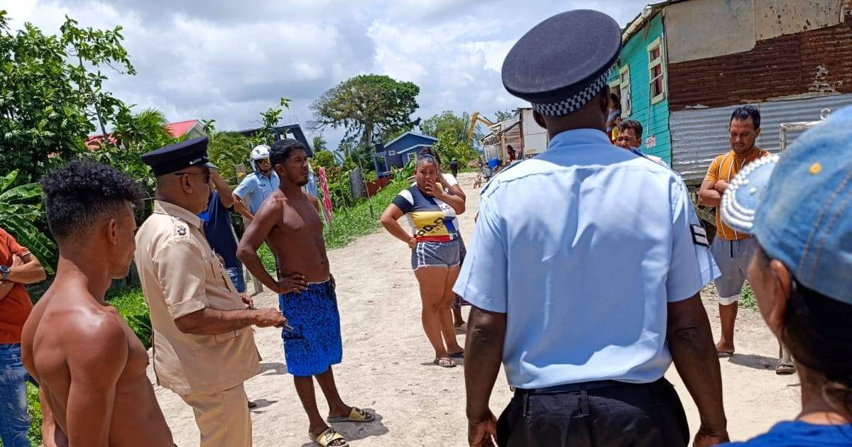 Policía de Guyana en un poblado (Imagen de Referencia) © Facebook/Guyana Police Force
