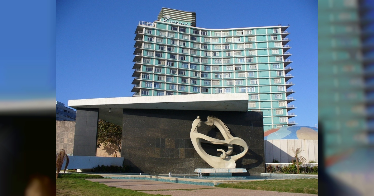 Hotel-Riviera © Wikipedia commons.